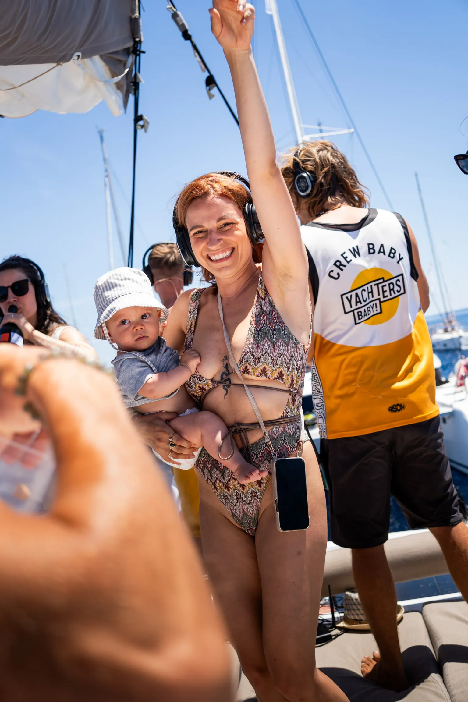 Honza Šilar jako DJ na zádi lodi